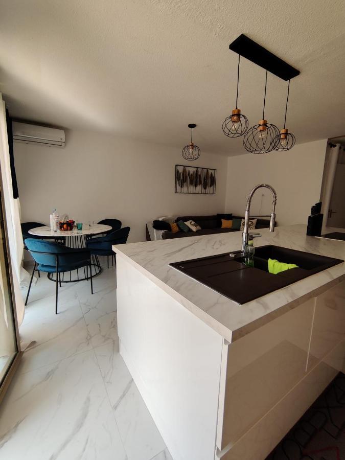 En Exclusivite T3 A 2 Pas Des Plages De St Raphael Saint-Raphaël Exterior foto